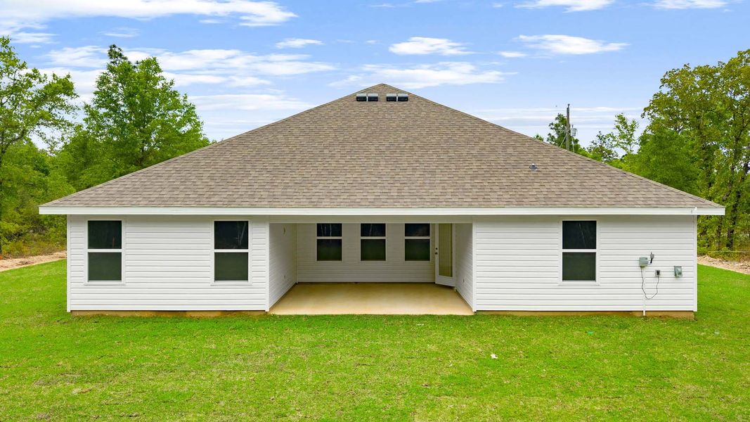 Representative exterior details of a home built from the Sawyer by D.R. Horton in Sunny Hills, Chipley (Image 4).
