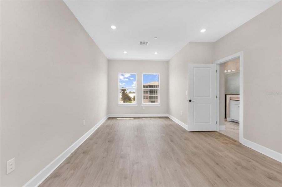 Spacious, unfurnished interior of a new home in , Punta Gorda (Image 48).