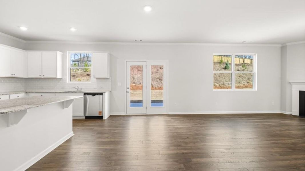 Spacious, unfurnished interior of a new home in Parkside at Carter Grove, Cartersville (Image 18).