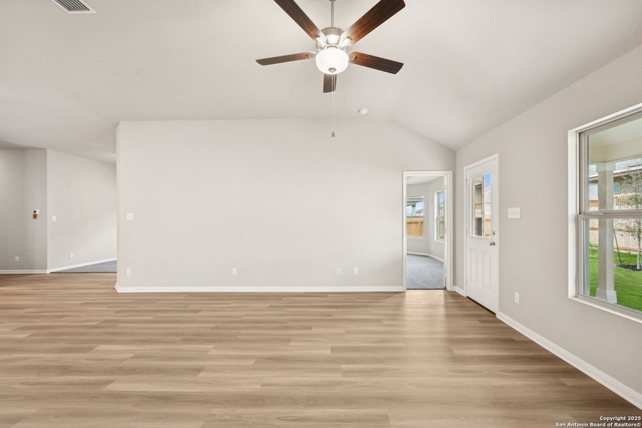 Spacious, unfurnished interior of a new home in Greenspoint Heights, Seguin (Image 18).