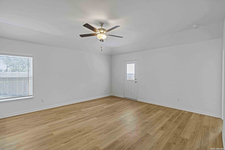 Spacious, unfurnished interior of a new home in , San Antonio (Image 19).