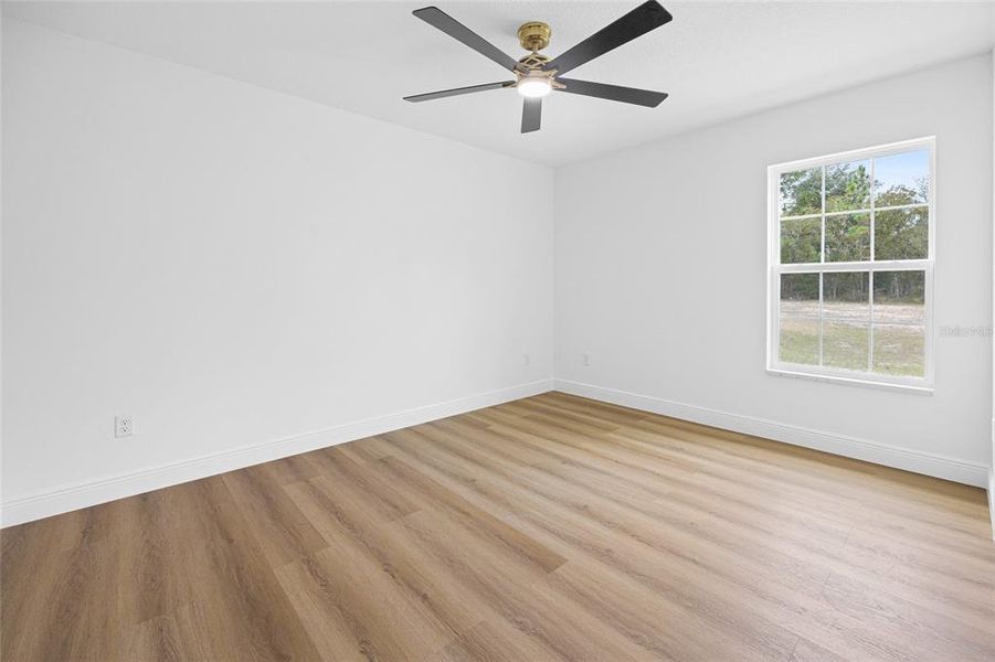 Spacious, unfurnished interior of a new home in , Dunnellon (Image 12).