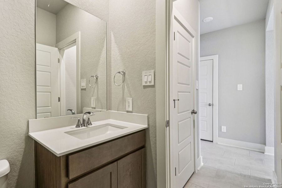 Furnished interior view inside a new home in Thomas Pond, San Antonio (Image 13). Furnished interior view inside a new home in Thomas Pond, San Antonio (Image 13).