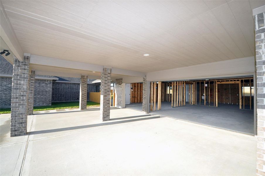 Exterior details and patio area of a home in Pedregal, League City (Image 25).