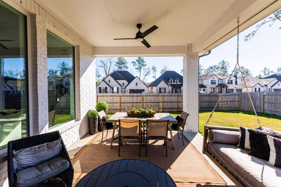 Fully-FENCED backyard with plenty of space for entertainment