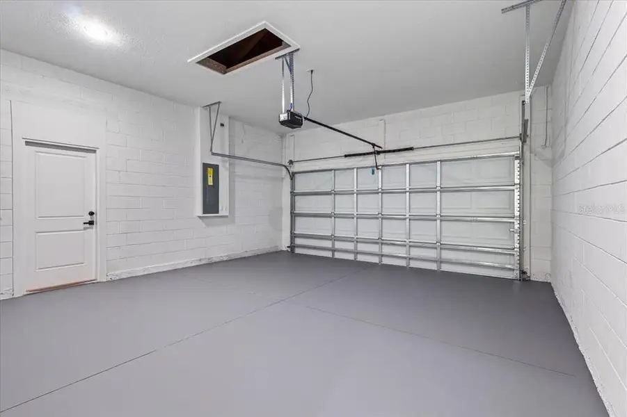 Spacious, unfurnished interior of a new home in , Citrus Springs (Image 17).