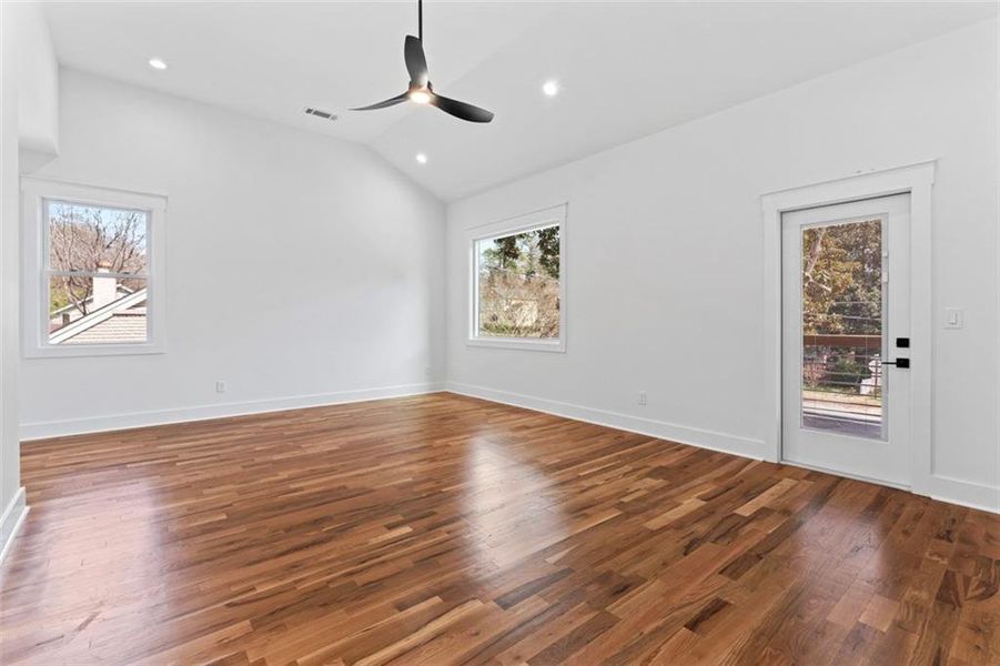 Spacious, unfurnished interior of a new home in , Atlanta (Image 19).