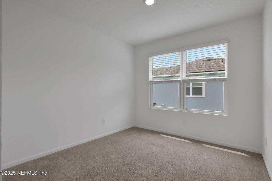 Spacious, unfurnished interior of a new home in , Middleburg (Image 17).