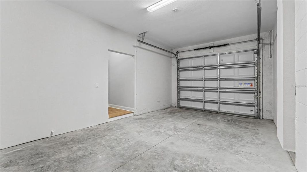 Spacious, unfurnished interior of a new home in , Lakeland (Image 32).