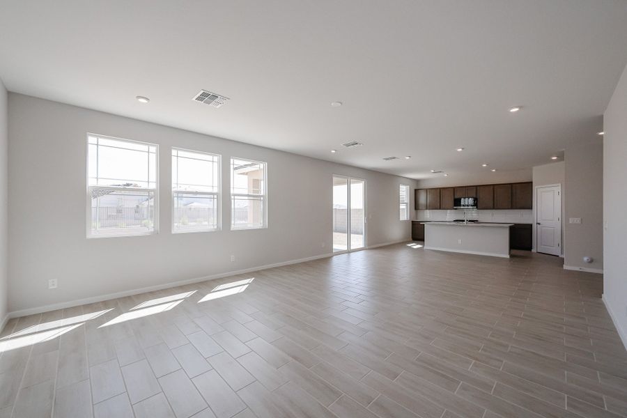 Spacious, unfurnished interior of a new home in Teravalis, Maricopa (Image 23).