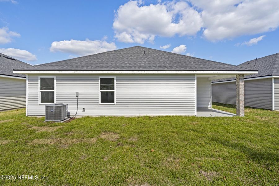 Exterior details and patio area of a home in Summerglen, Jacksonville (Image 3).