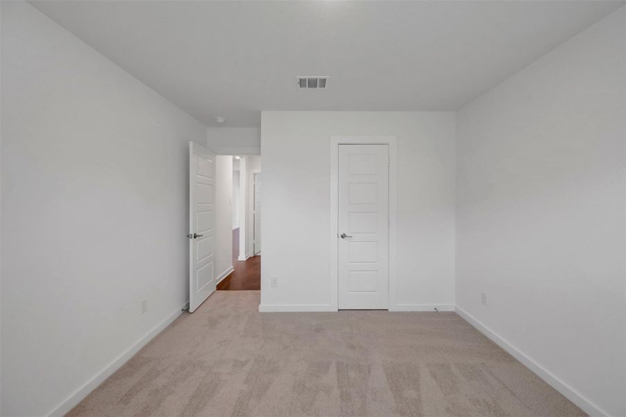 Spacious, unfurnished interior of a new home in Summerview, Fulshear (Image 22). Spacious, unfurnished interior of a new home in Summerview, Fulshear (Image 22).