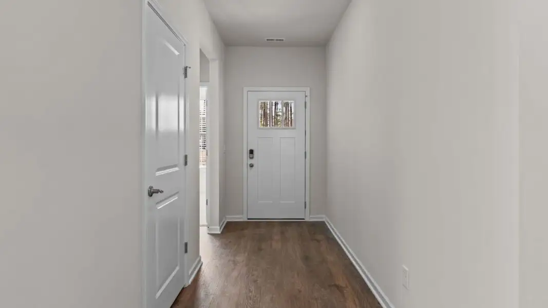 Spacious, unfurnished interior of a new home in Chambray, New Bern (Image 13).