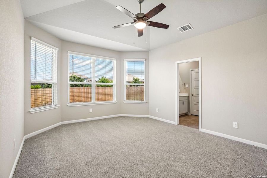 Spacious, unfurnished interior of a new home in Sagebrooke - Premier Series, San Antonio (Image 22).