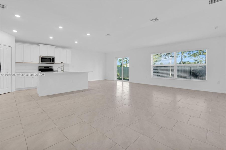 Spacious, unfurnished interior of a new home in , Cape Coral (Image 28). Spacious, unfurnished interior of a new home in , Cape Coral (Image 28).