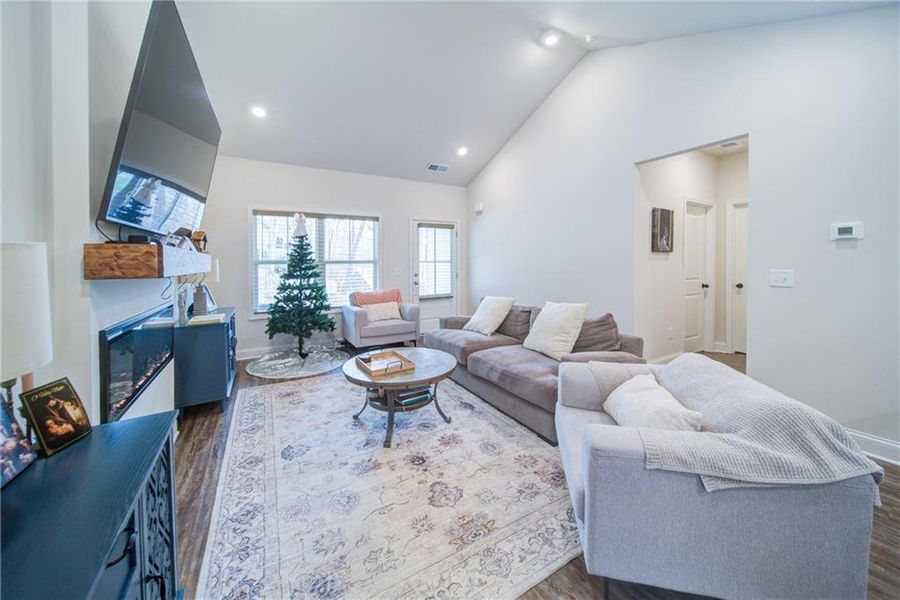 Furnished interior view inside a new home in , Waleska (Image 8).