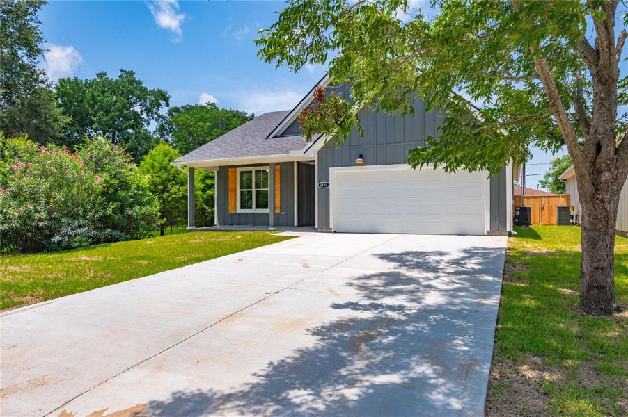 Front exterior of a new home in , Texas City, TX, highlighting curb appeal (Image 16).