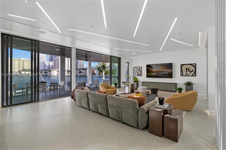 Community amenities in , Hallandale Beach (Image 46).