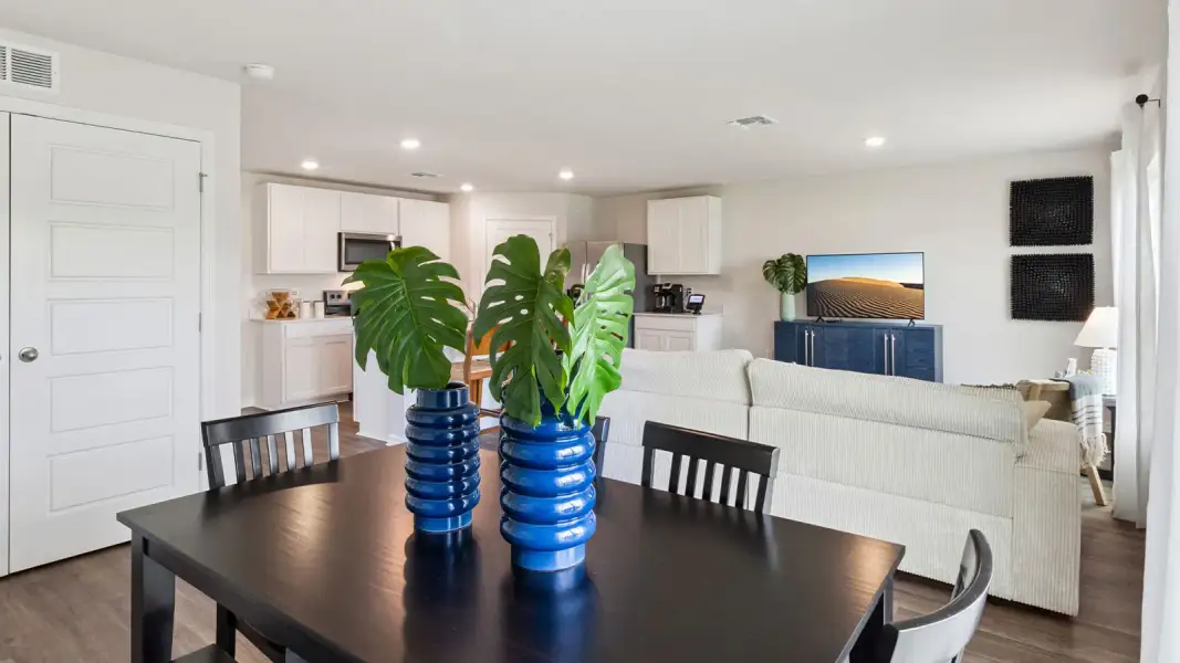 Furnished interior view inside a new home in Willowbrook South, Winter Haven (Image 20). Furnished interior view inside a new home in Willowbrook South, Winter Haven (Image 20).