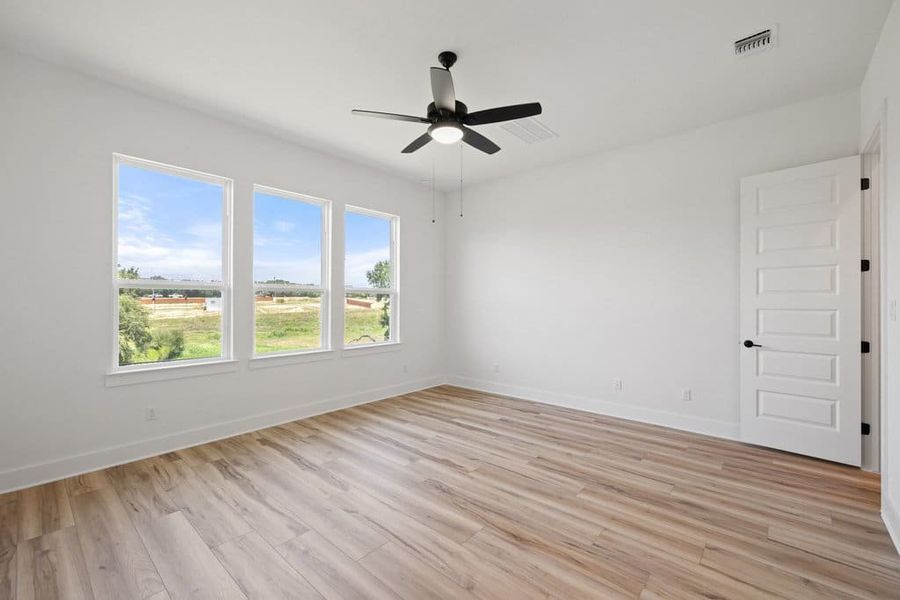 Spacious, unfurnished interior of a new home in Lariat, Liberty Hill (Image 43).