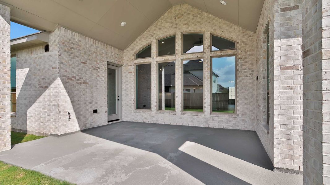 Exterior details and patio area of a home in Meridiana, Manvel (Image 3).