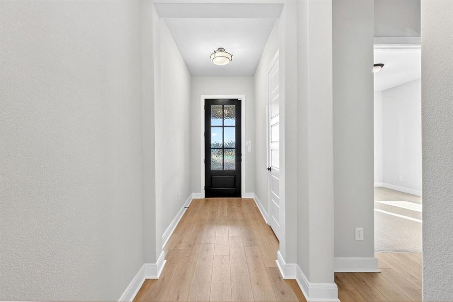 Spacious, unfurnished interior of a new home in Elements at Viridian - Signature Series, Arlington (Image 20).