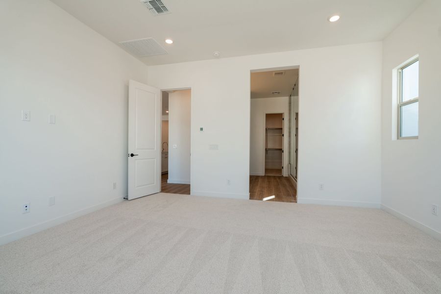 Spacious, unfurnished interior of a new home in Waterston Central, Gilbert (Image 12).