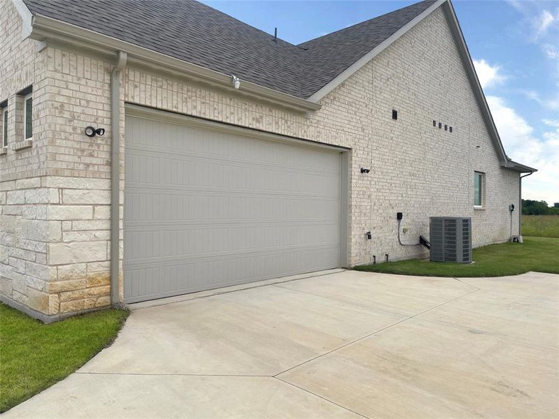 Exterior details and patio area of a home in , Waxahachie (Image 14).