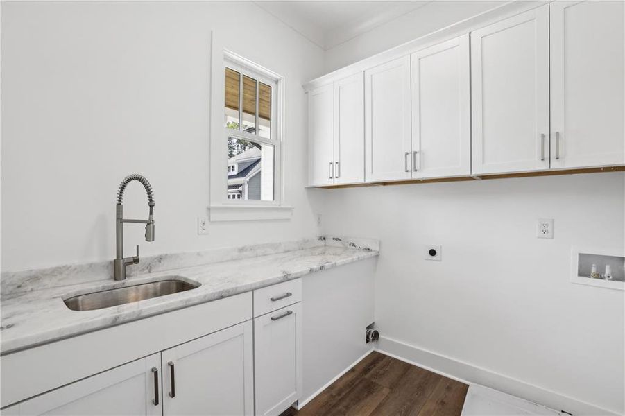 Furnished interior view inside a new home in , Dawsonville (Image 7).
