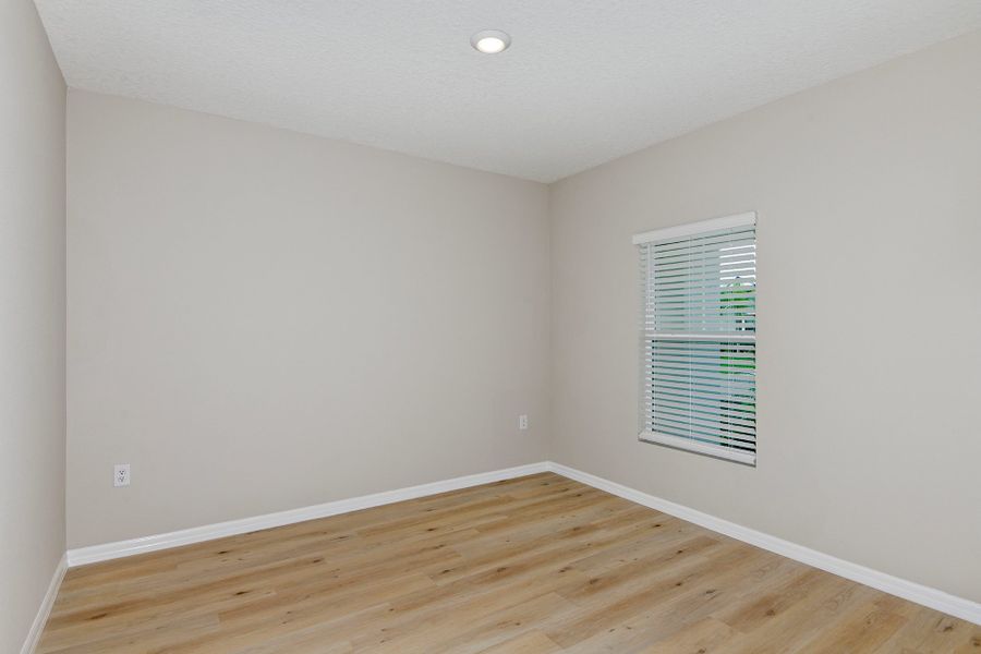Spacious, unfurnished interior of a new home in Pasadena Ridge, Dade City (Image 17).