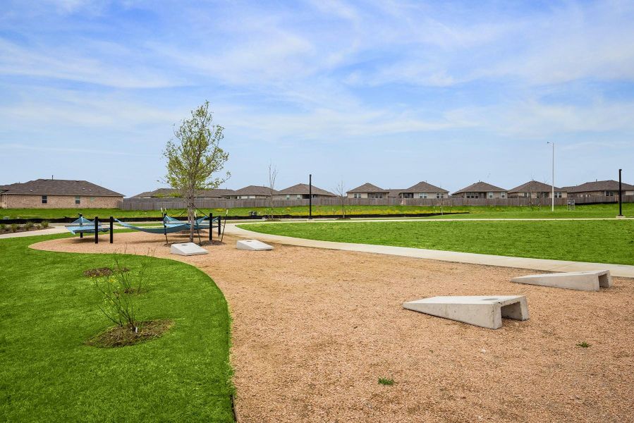 Community amenities in Carillon, Manor (Image 15).