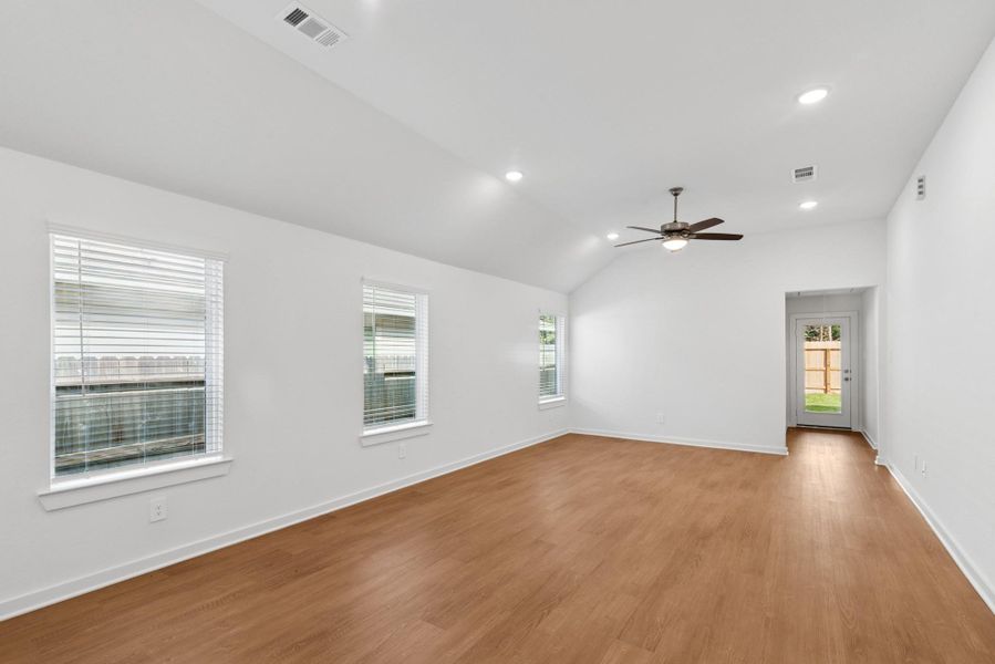 Spacious, unfurnished interior of a new home in Pinewood at Grand Texas, New Caney (Image 7).