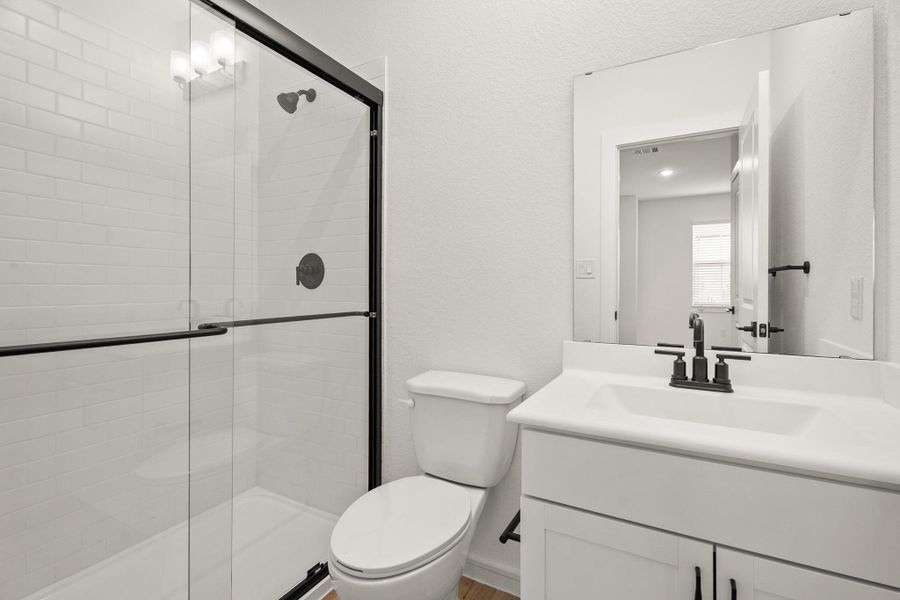 Extra suite bath (*Photo not of actual home and used for illustration purposes only.)