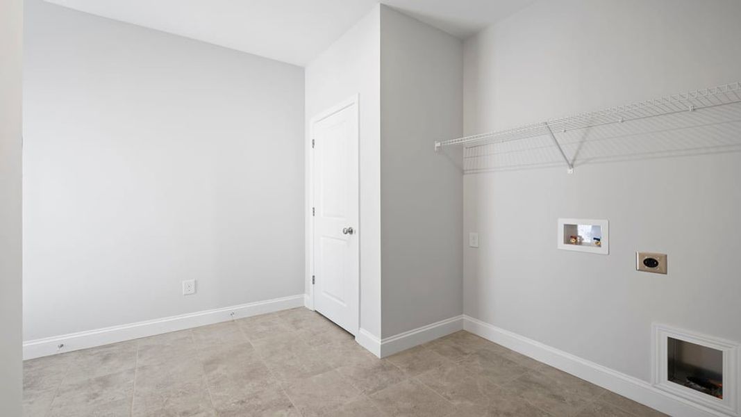 Spacious, unfurnished interior of a new home in Sunset Summits, Spartanburg (Image 28).