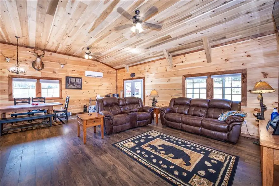 Community amenities in , Jasper (Image 29).