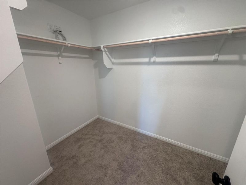 Spacious, unfurnished interior of a new home in Rolling Glen, Hutto (Image 13).