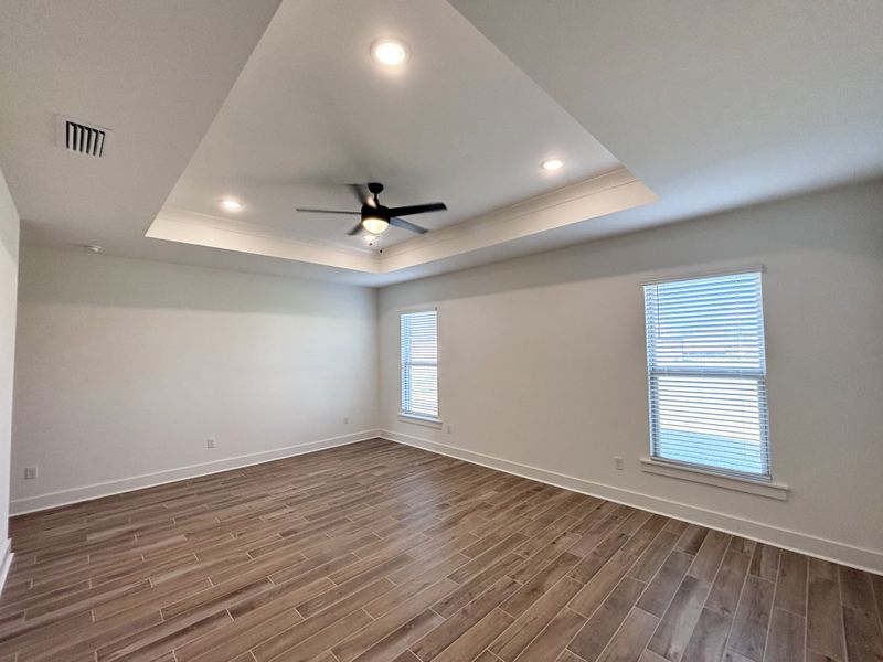 Spacious, unfurnished interior of a new home in Bird Song at Hammock Bay, Freeport (Image 27).