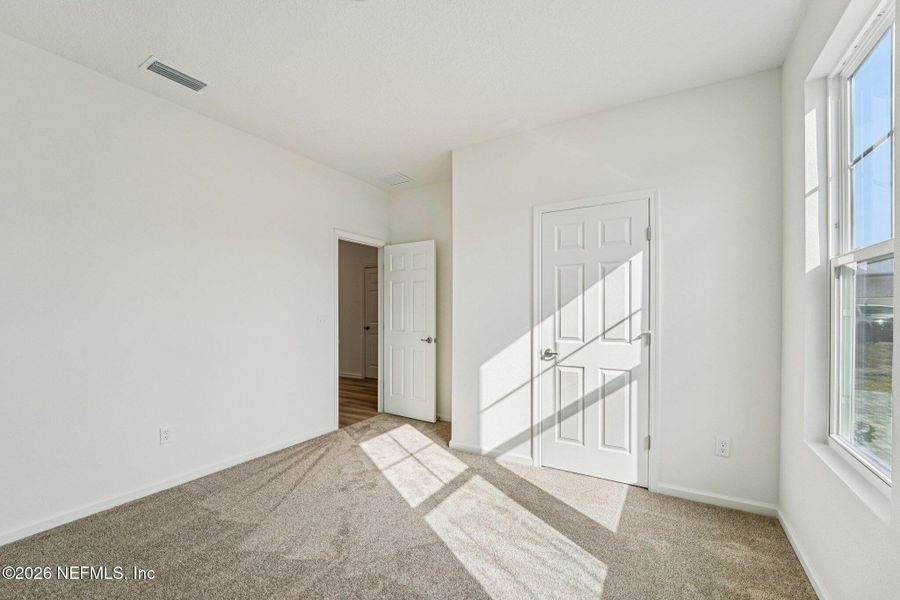 Spacious, unfurnished interior of a new home in Panther Creek, Jacksonville (Image 14).