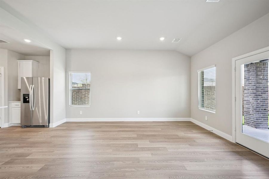 Spacious, unfurnished interior of a new home in Eastridge - Signature Series, McKinney (Image 25).