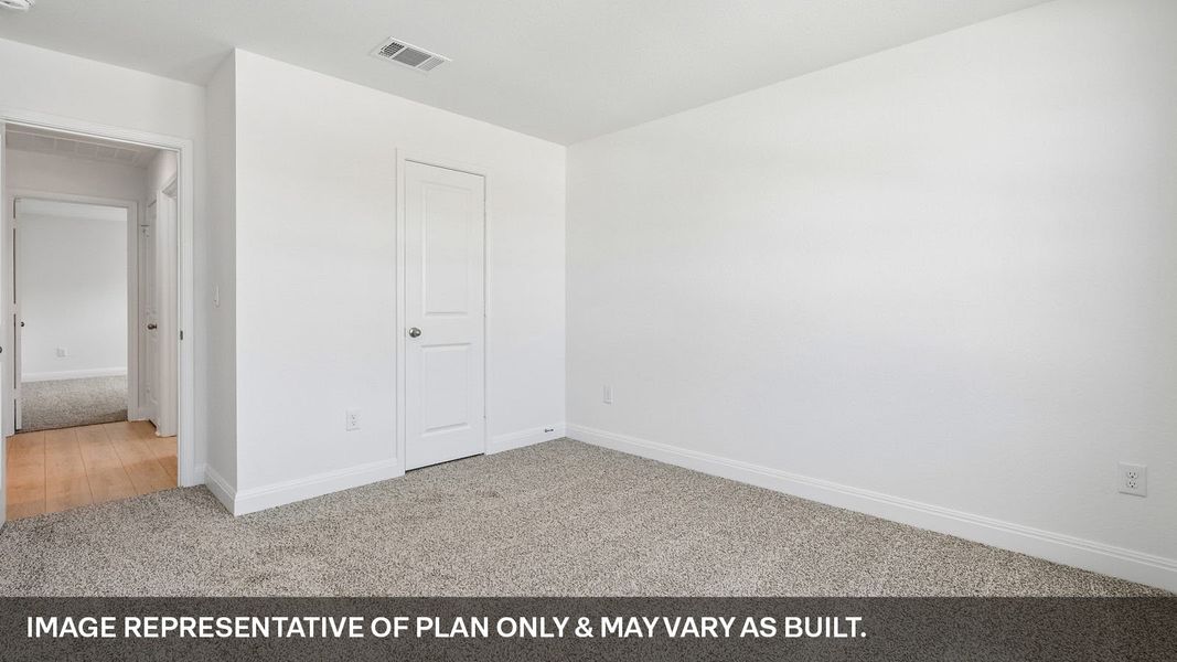 Representative unfurnished interior of a home built from the The Courtland by D.R. Horton in Riverview, Georgetown (Image 13).