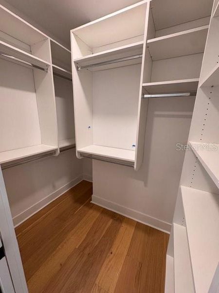 Spacious, unfurnished interior of a new home in , Tampa (Image 10).