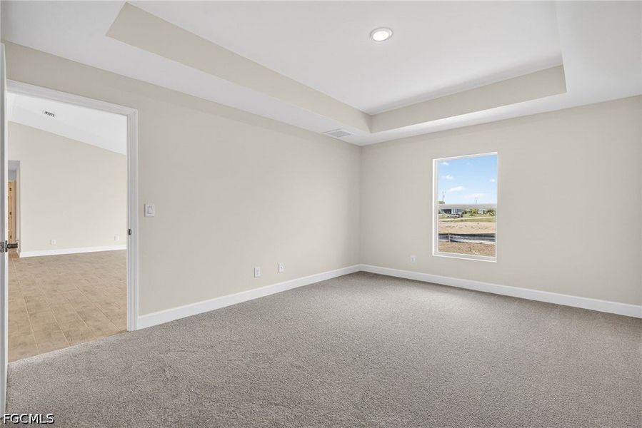 Spacious, unfurnished interior of a new home in Cape Coral, Cape Coral (Image 17).
