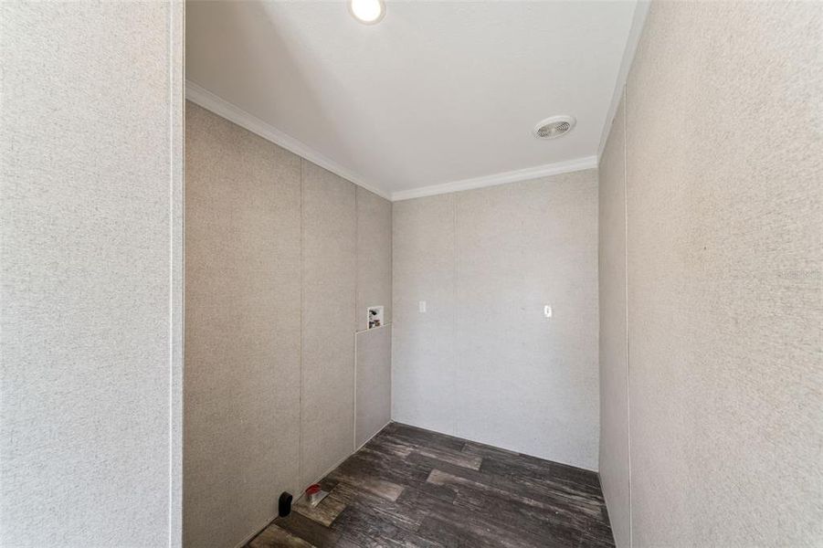 Spacious, unfurnished interior of a new home in , Orlando (Image 20).