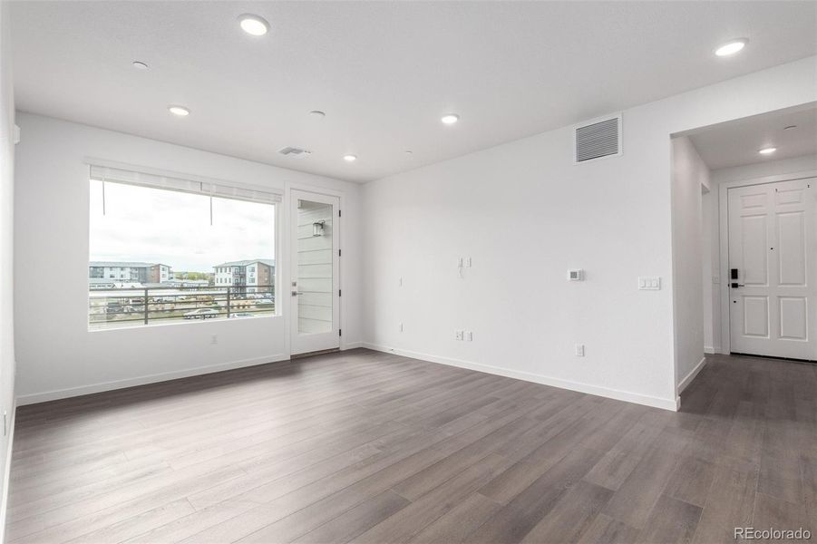 Spacious, unfurnished interior of a new home in Gateway Commons, Denver (Image 24).