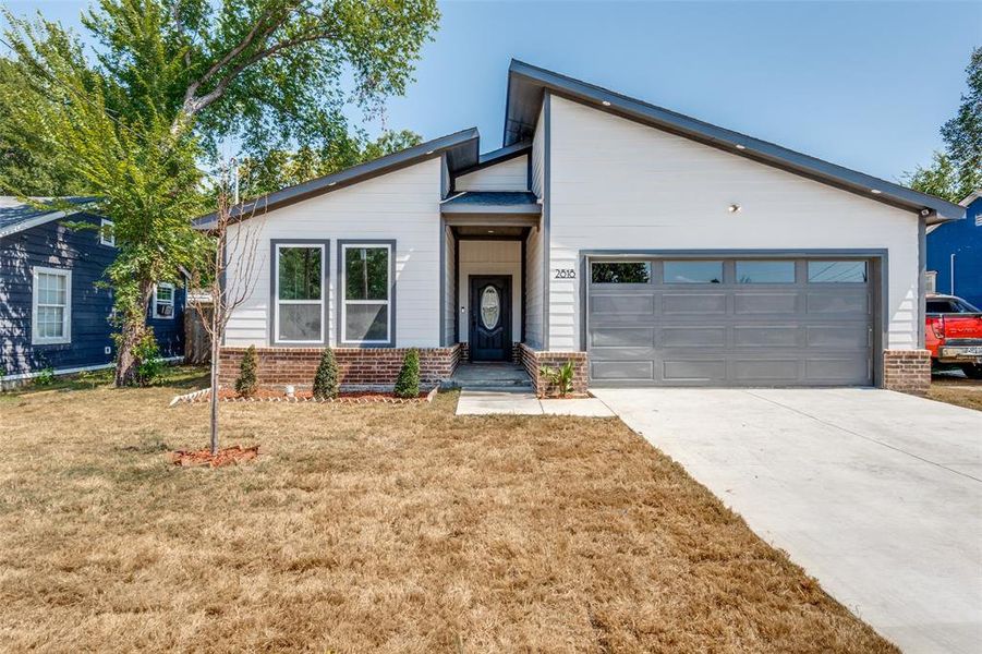 Front exterior of a new home in , Dallas, TX, highlighting curb appeal (Image 1). Front exterior of a new home in , Dallas, TX, highlighting curb appeal (Image 1).