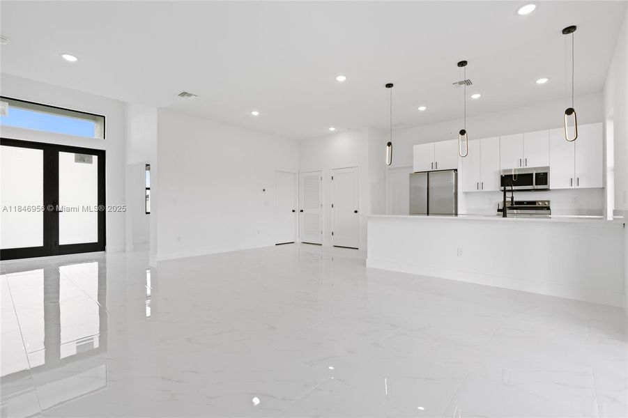 Spacious, unfurnished interior of a new home in , Lehigh Acres (Image 17).