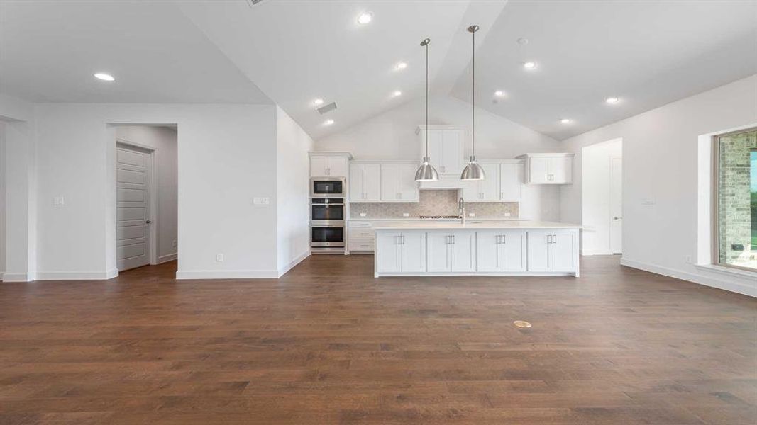 Spacious, unfurnished interior of a new home in Terraces 62', Rockwall (Image 15). Spacious, unfurnished interior of a new home in Terraces 62', Rockwall (Image 15).