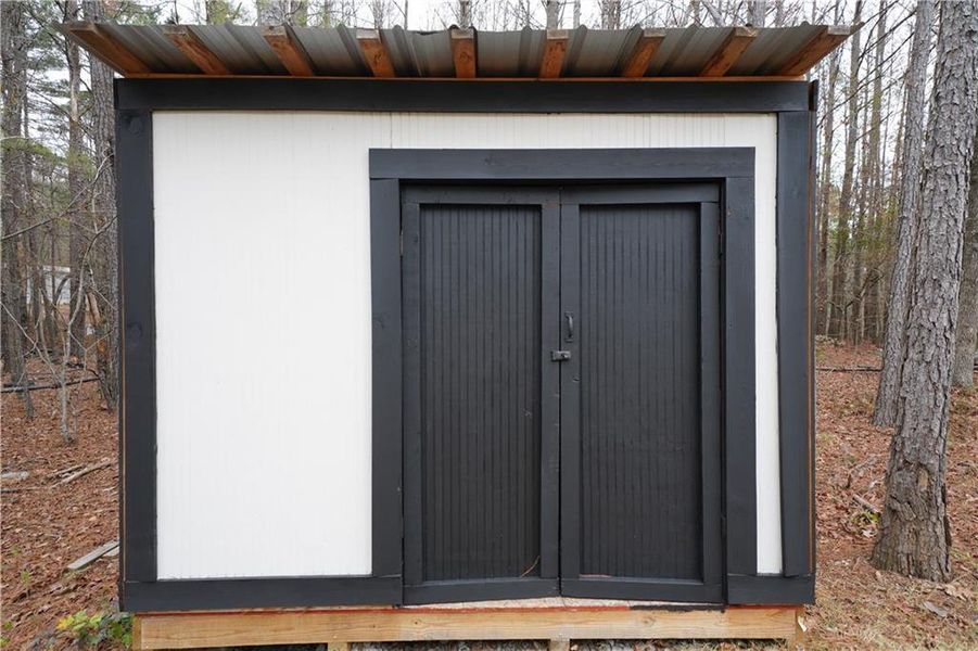 Exterior details and patio area of a home in , Bremen (Image 3).