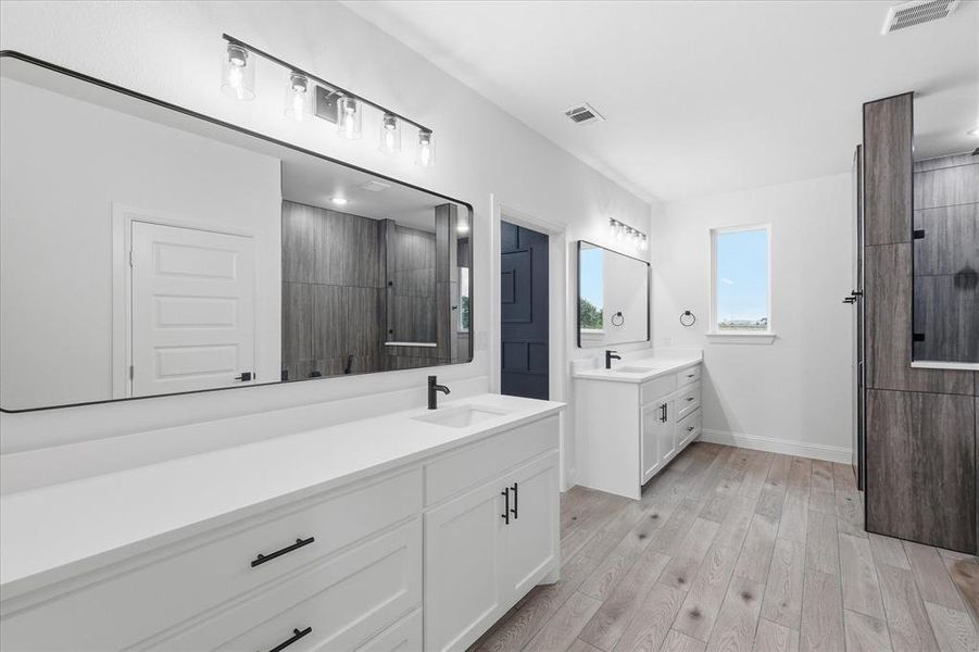 Furnished interior view inside a new home in , Sanger (Image 7).