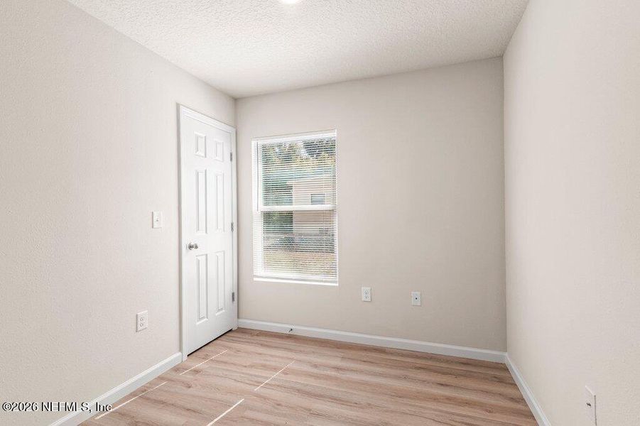 Spacious, unfurnished interior of a new home in , Jacksonville (Image 8).